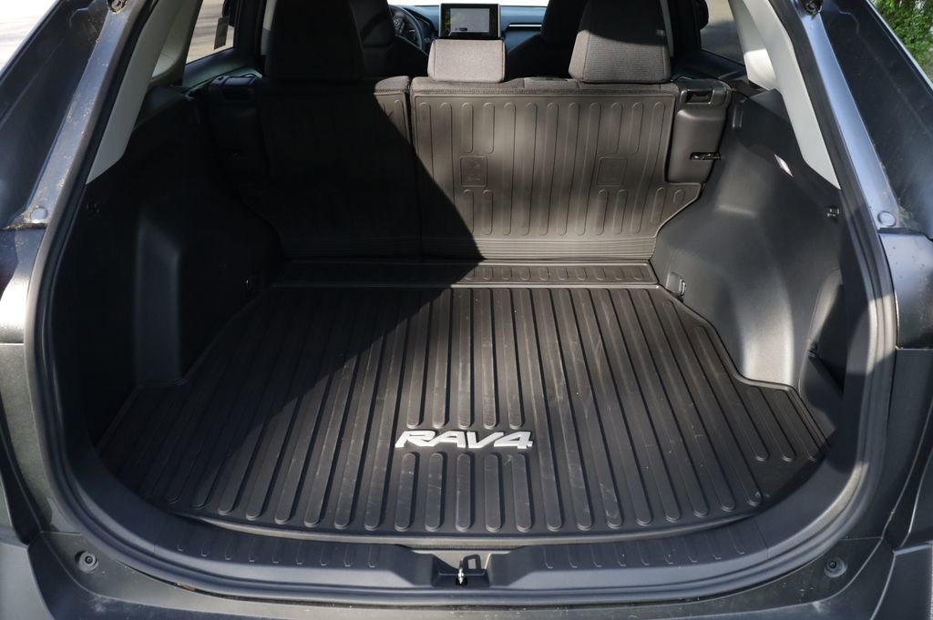 Used 2025 Toyota RAV4 LE image 5