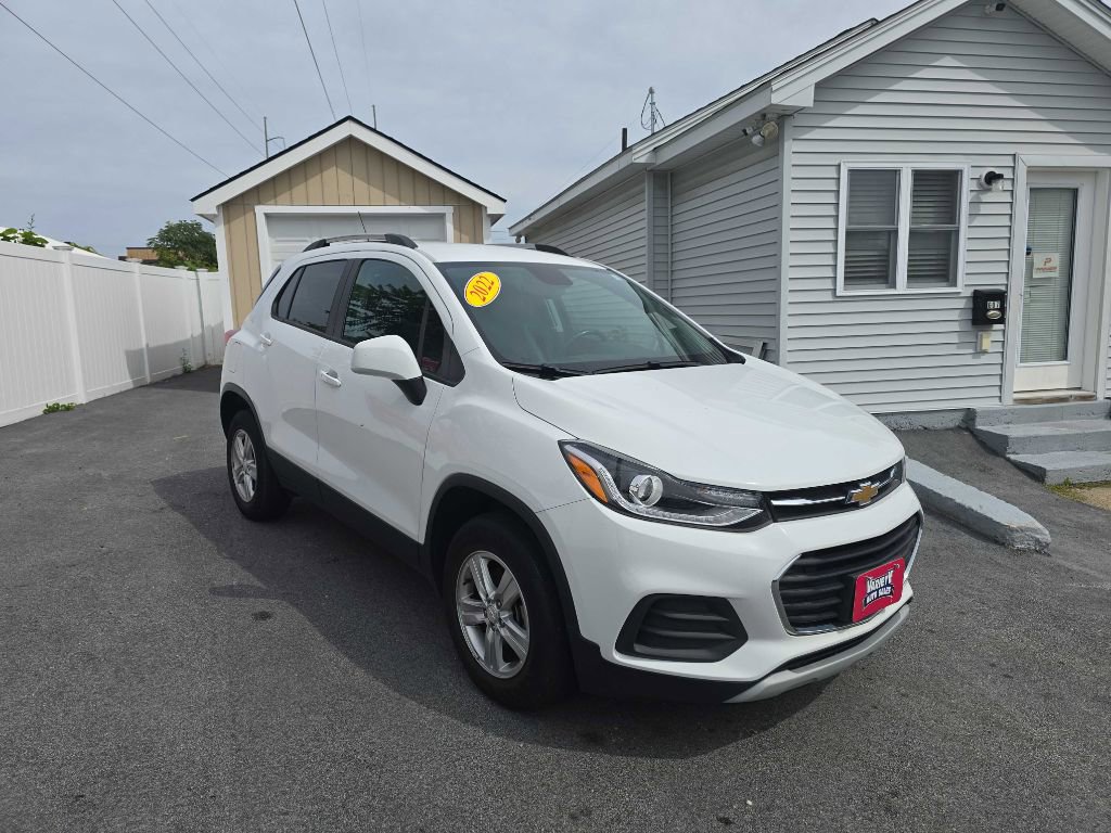 Used 2022 Chevrolet Trax LT w/ LT Convenience Package image 3