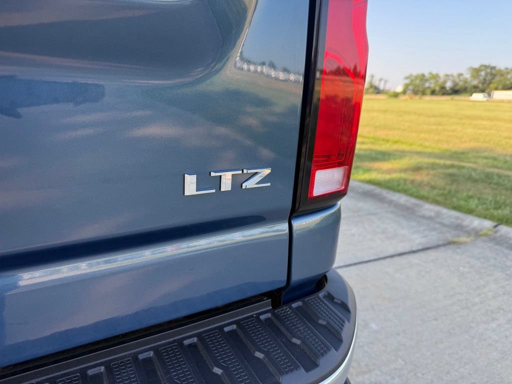 Used 2025 Chevrolet Silverado 2500 LTZ w/ LTZ Convenience Package AWD/4WD image 5