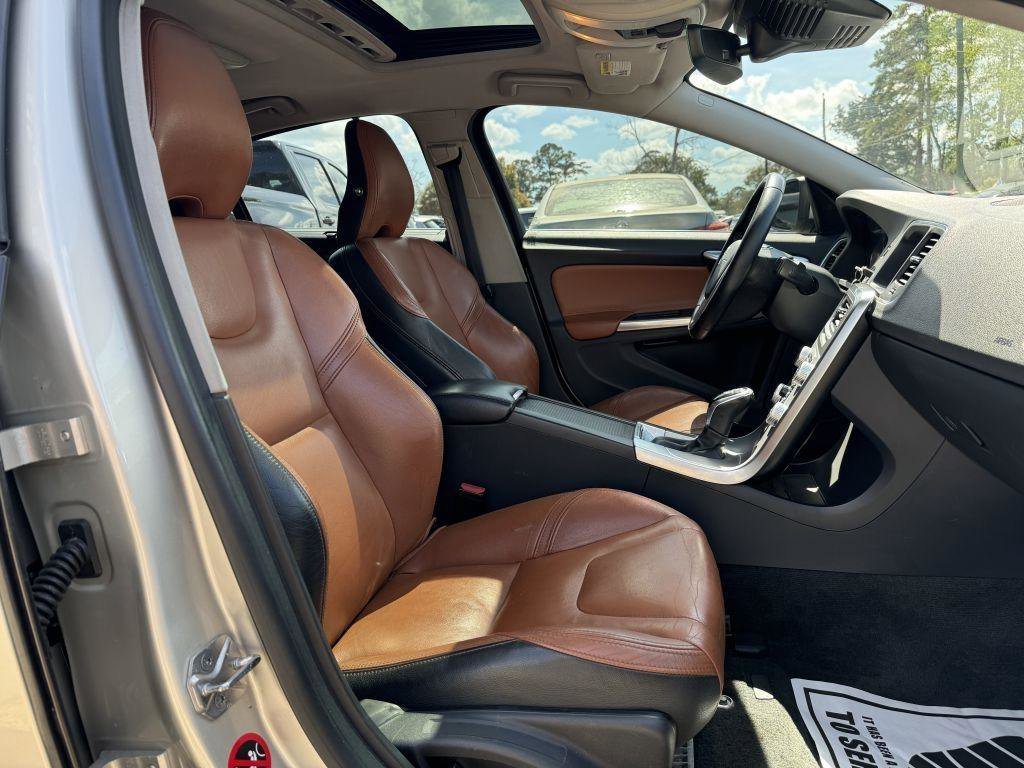 Used 2017 Volvo S60 T5 Inscription Platinum image 14