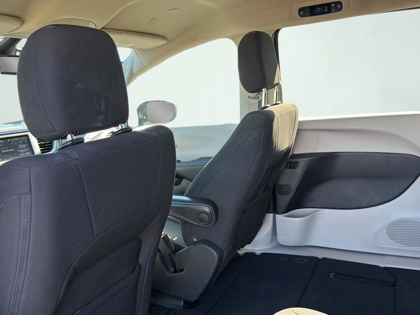 Used 2023 Chrysler Voyager LX FWD image 26