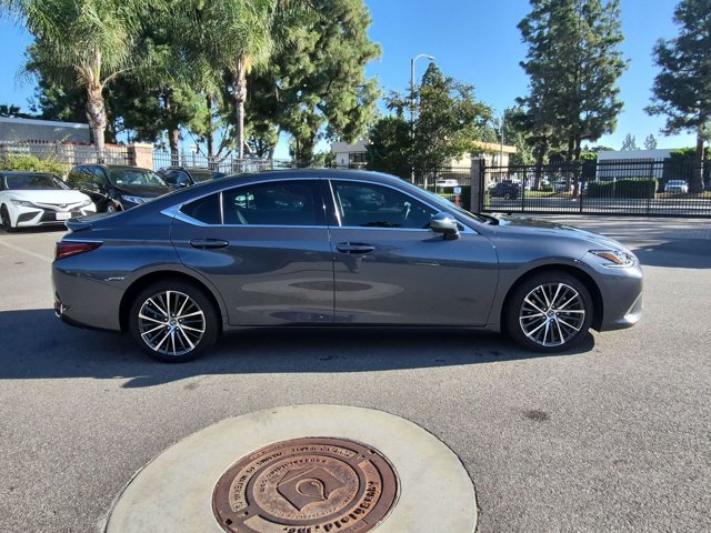 Used 2025 Lexus ES 300h w/ Premium Package FWD image 4