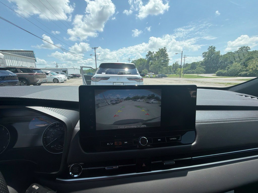 New 2026 Mitsubishi Outlander LE FWD image 13