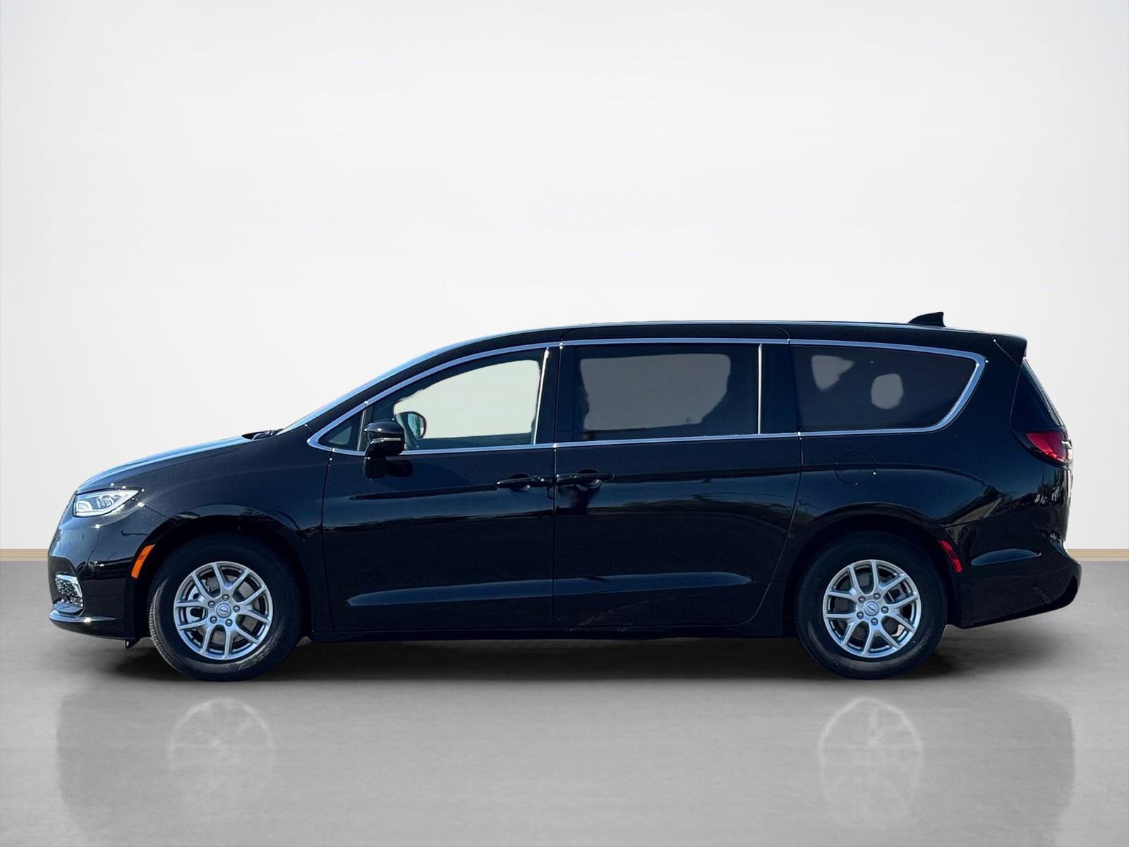 New 2026 Chrysler Pacifica Select image 4