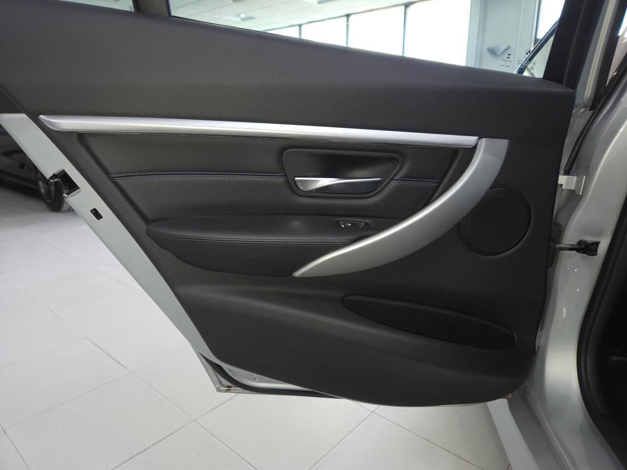 Used 2017 BMW 340i xDrive Sedan AWD/4WD image 19