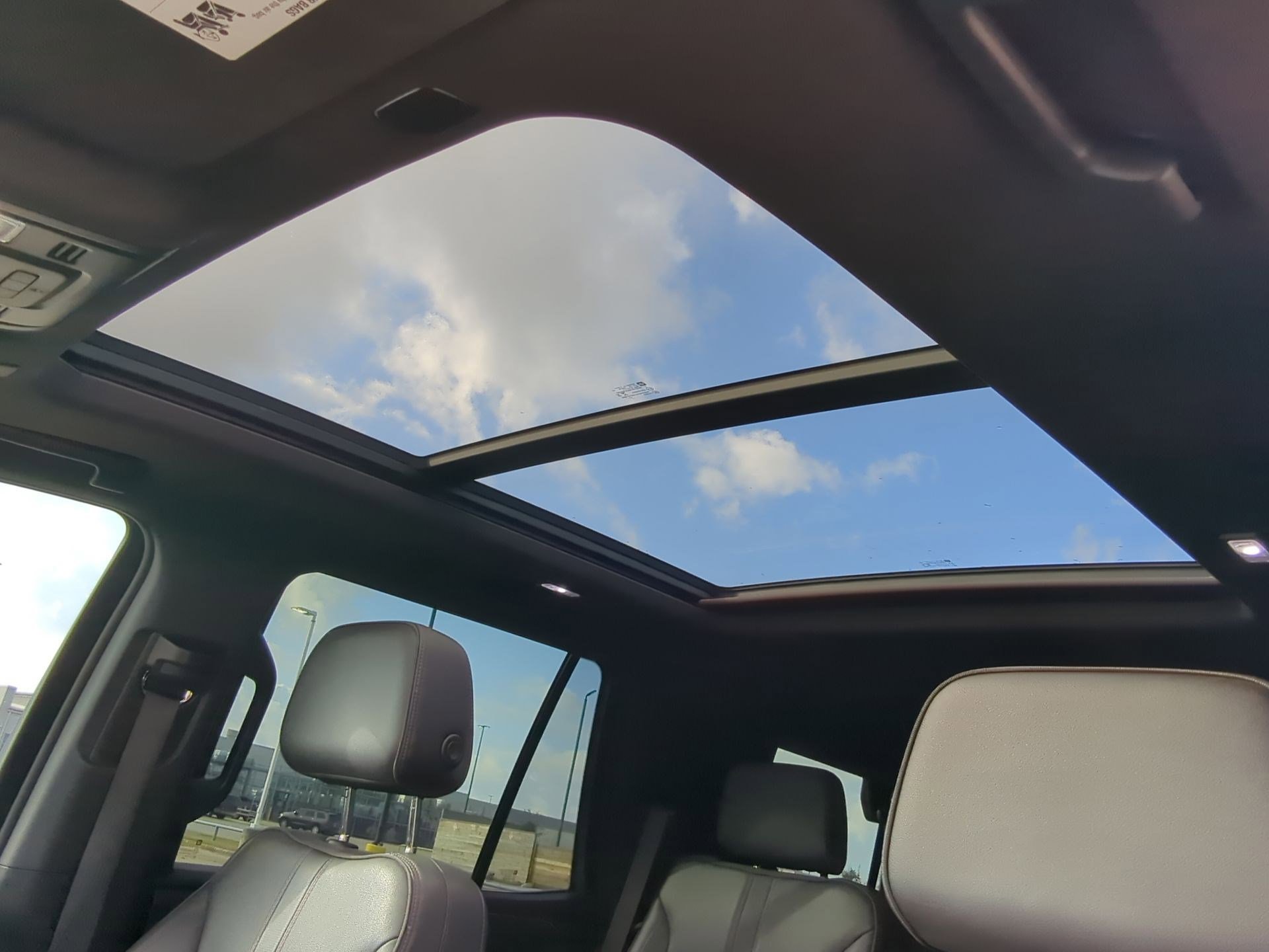 Used 2022 Chevrolet Tahoe RST w/ Luxury Package image 16