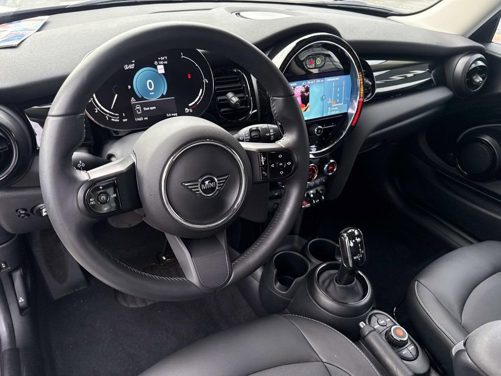 Used 2022 MINI Cooper 2-Door Hardtop image 13