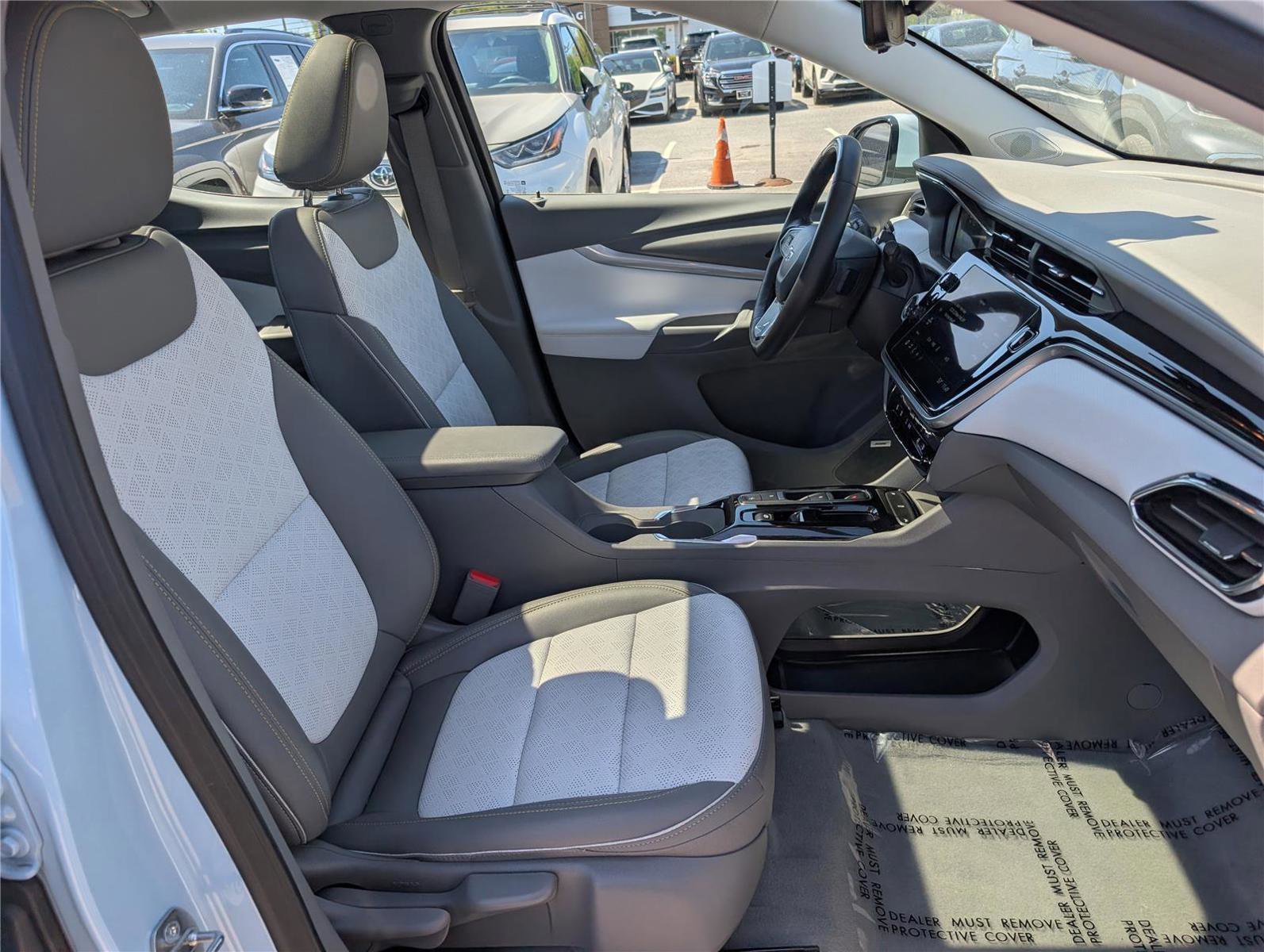 Used 2023 Chevrolet Bolt EUV Premier w/ Sun & Sound Package FWD image 11