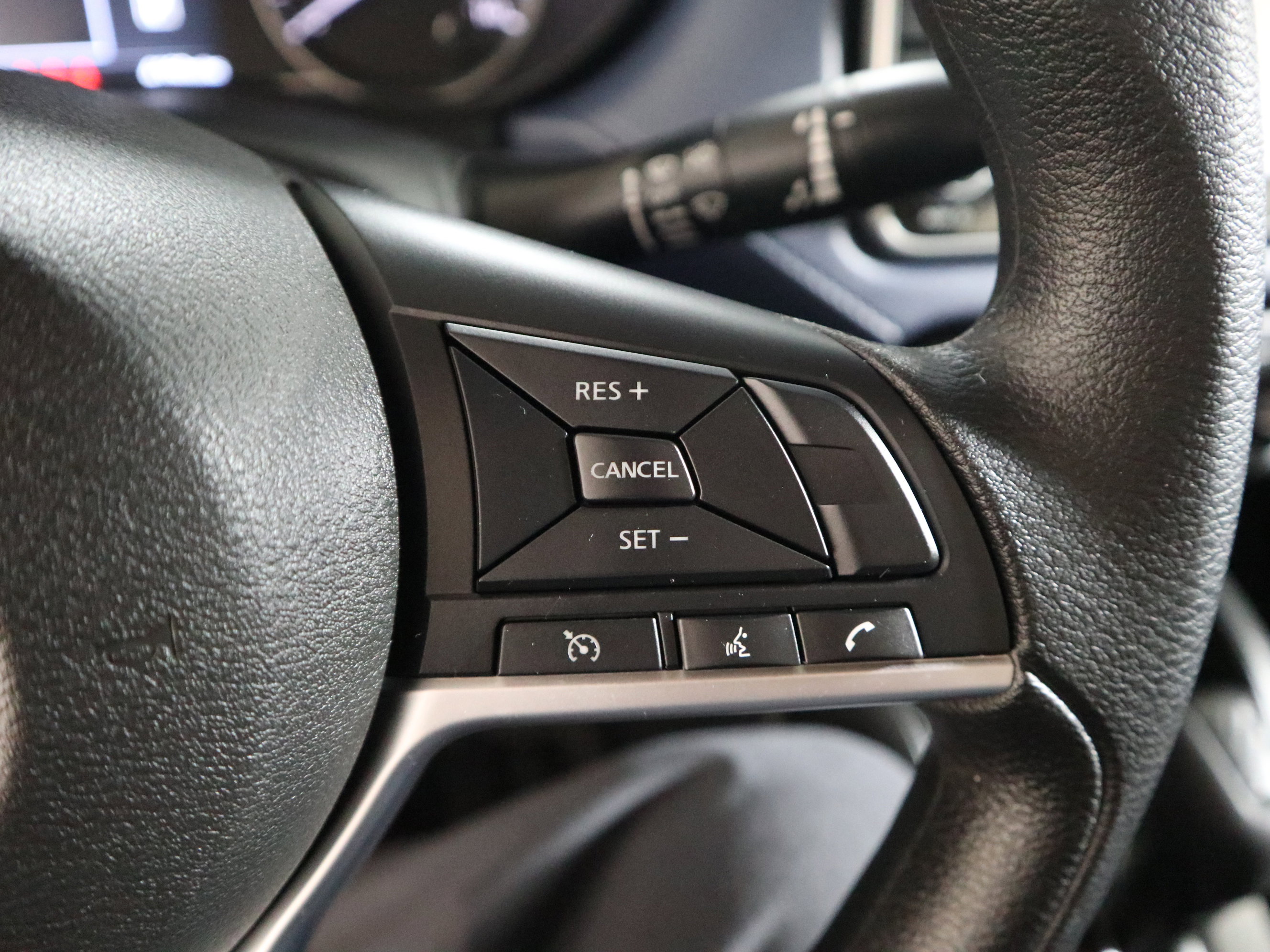 Used 2025 Nissan Versa SV w/ Trunk Package image 28