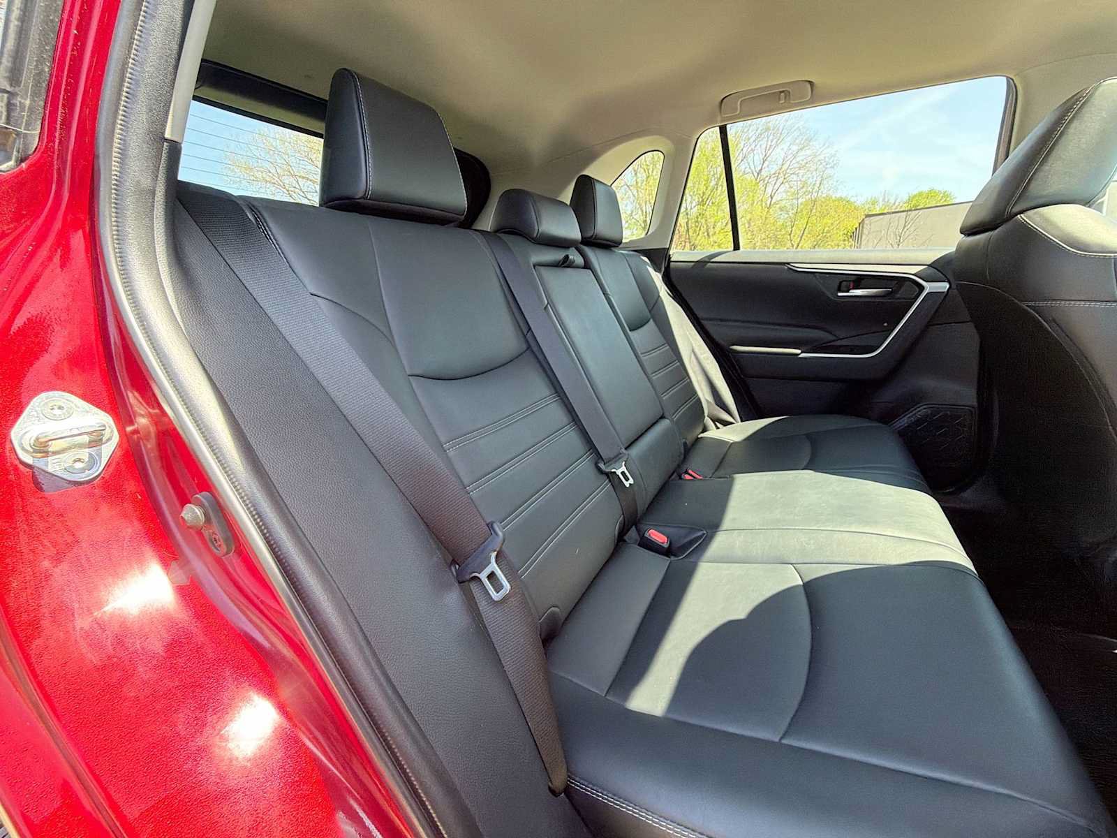 Used 2021 Toyota RAV4 XLE Premium AWD/4WD image 18