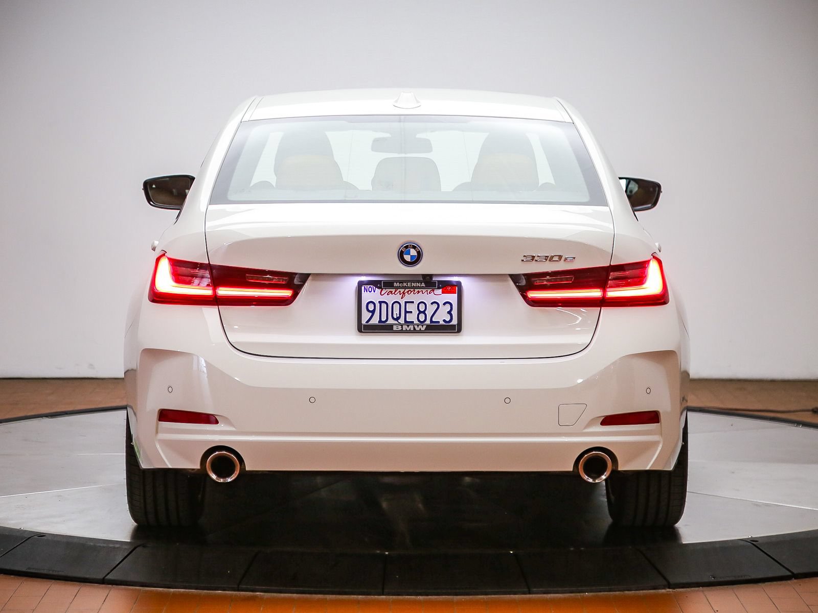 Used 2023 BMW 330e w/ Driving Assistance Package RWD image 3