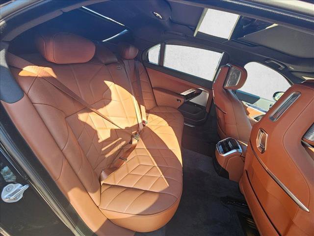 Used 2025 BMW 760i xDrive image 16