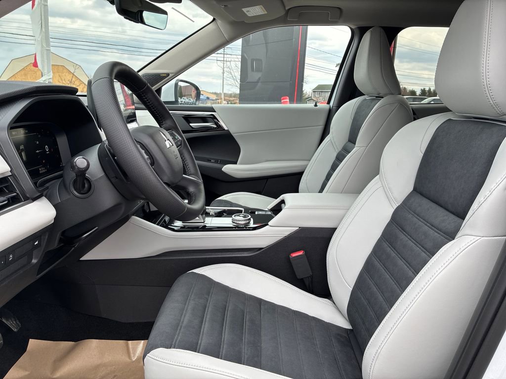 New 2026 Mitsubishi Outlander SE image 11