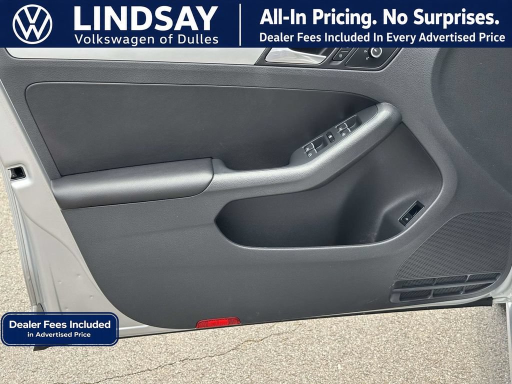 Used 2013 Volkswagen Jetta SE FWD image 9