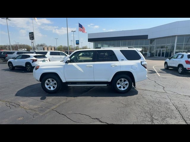 Used 2020 Toyota 4Runner SR5 Premium w/ Moonroof Package AWD/4WD image 5