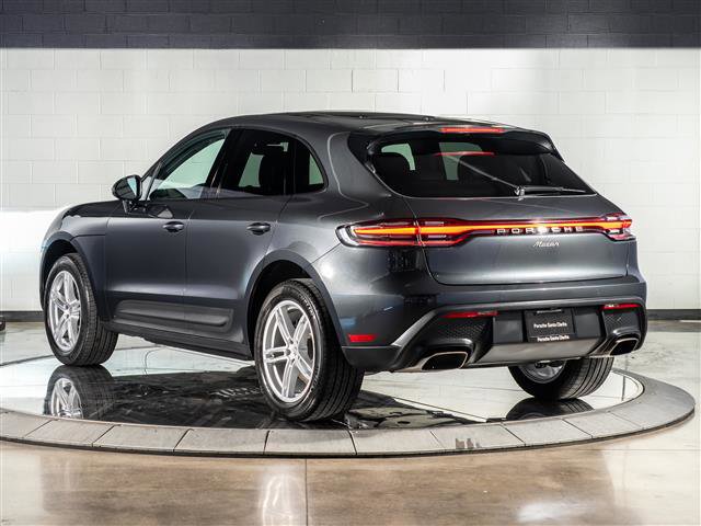 Certified 2025 Porsche Macan image 3