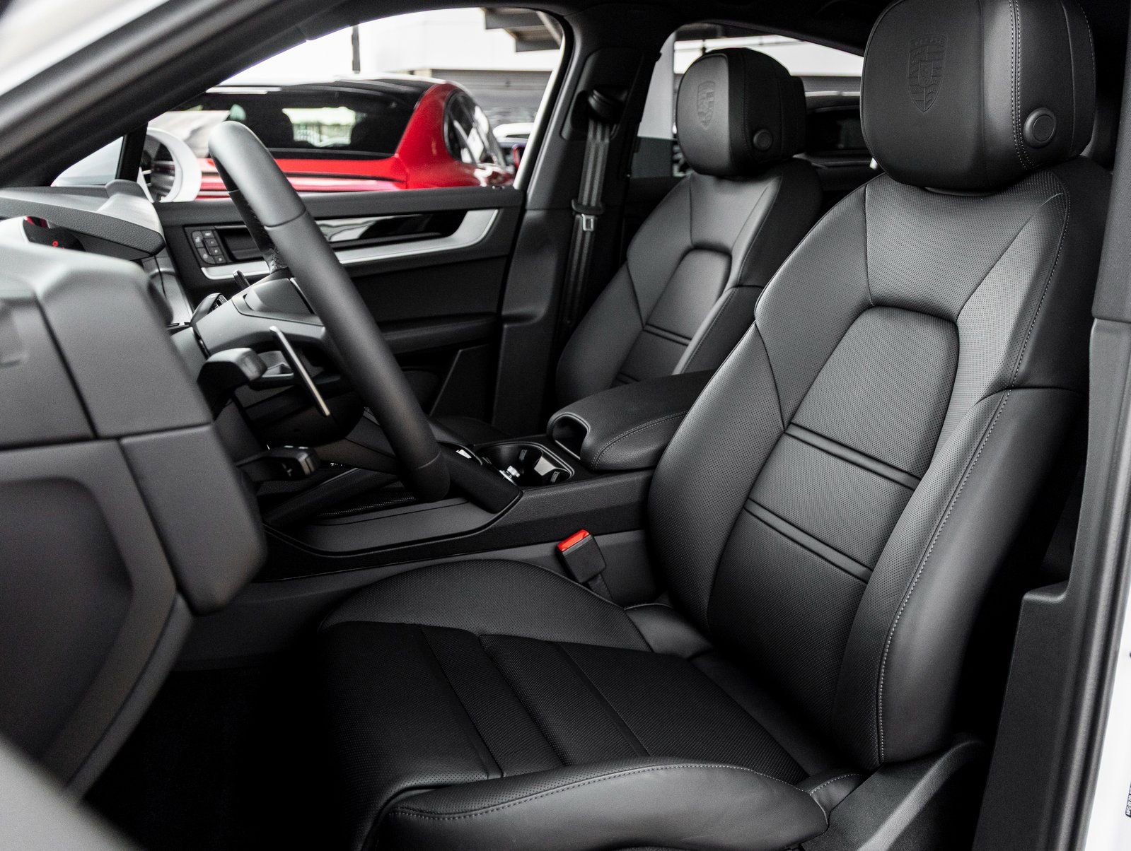 Certified 2025 Porsche Cayenne Coupe image 5