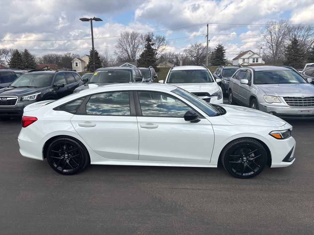 Used 2022 Honda Civic Sport image 2