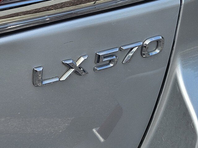 Used 2013 Lexus LX 570 4WD w/ Luxury Pkg image 34