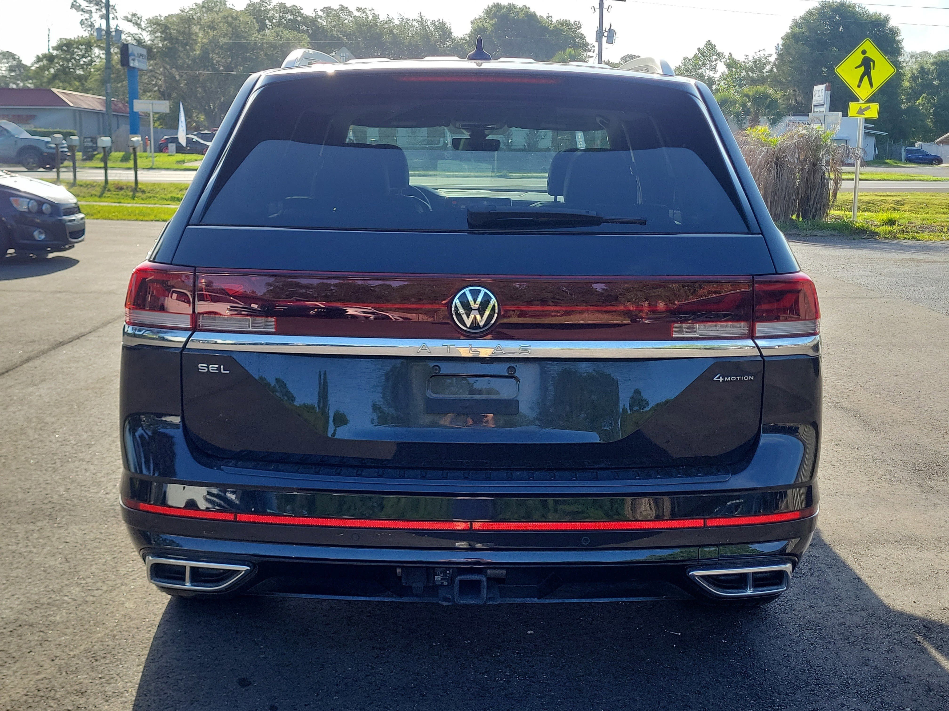 Used 2024 Volkswagen Atlas SEL Premium R-Line AWD/4WD image 5