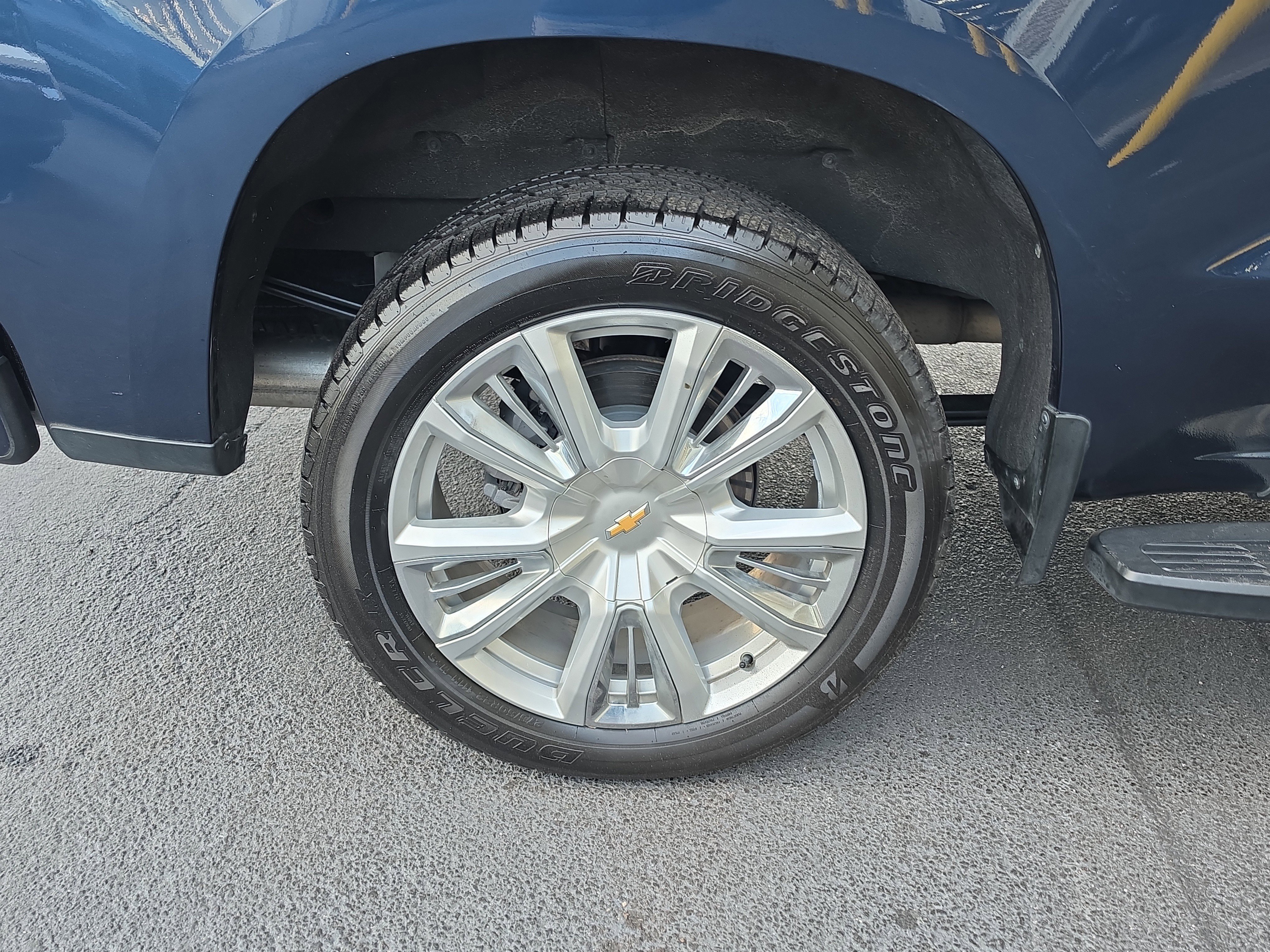 Used 2023 Chevrolet Silverado 1500 High Country w/ High Country Premium Package AWD/4WD image 5