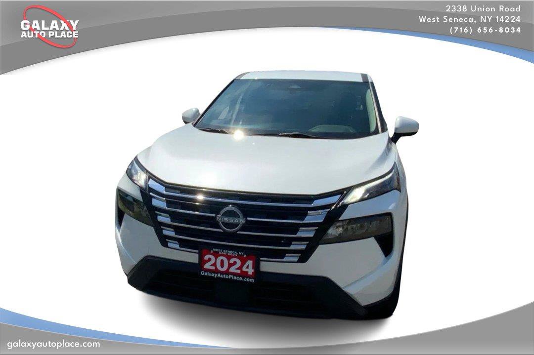 Used 2024 Nissan Rogue SV AWD/4WD image 2