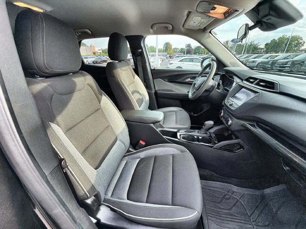 Used 2023 Chevrolet TrailBlazer LT FWD image 23