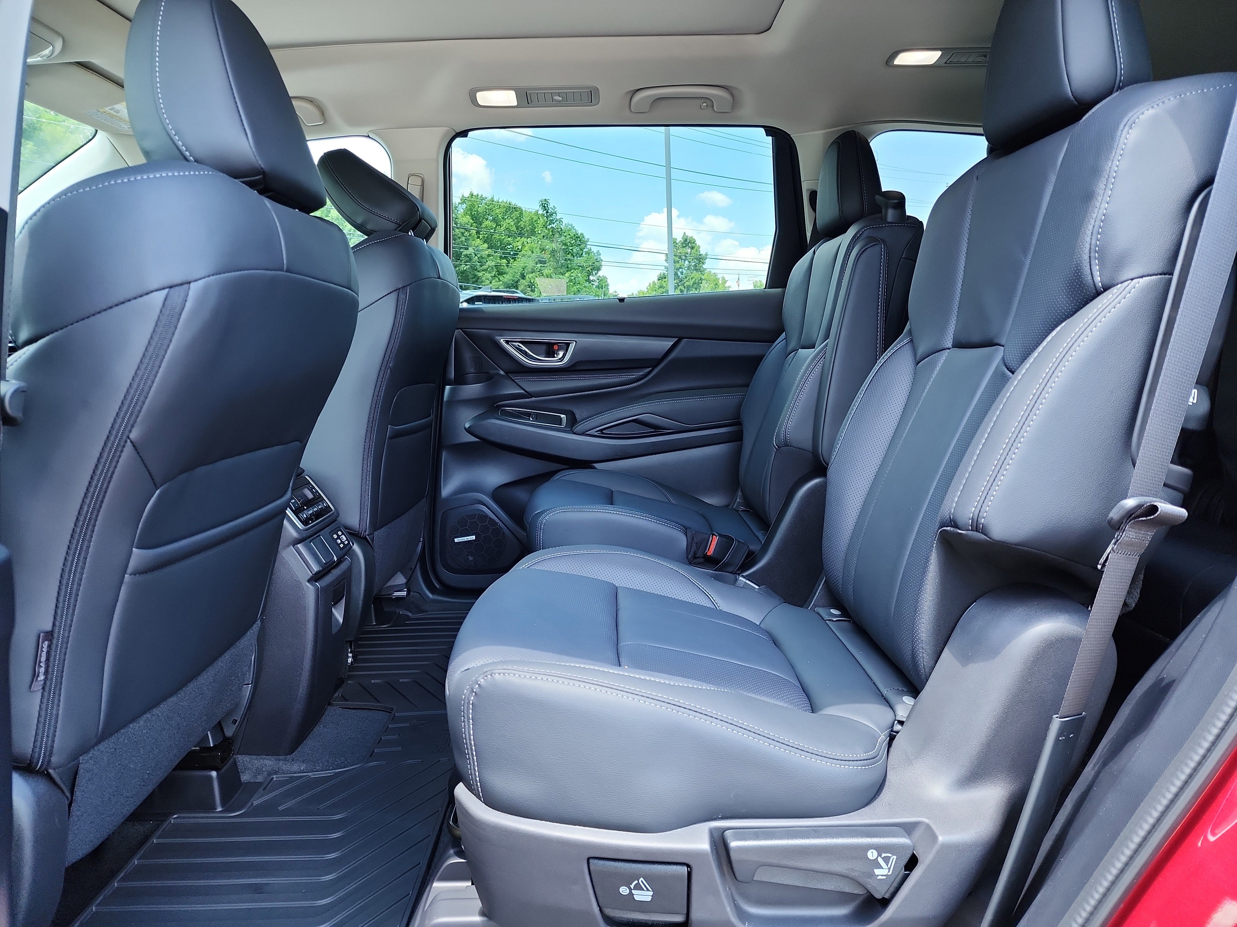 New 2025 Subaru Ascent Limited w/ Popular Package #2 image 7