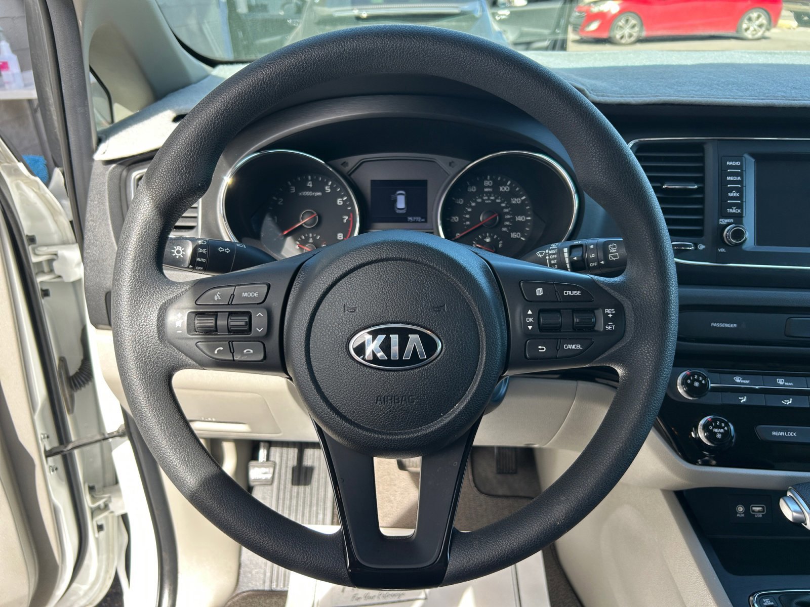 Used 2021 Kia Sedona LX image 17