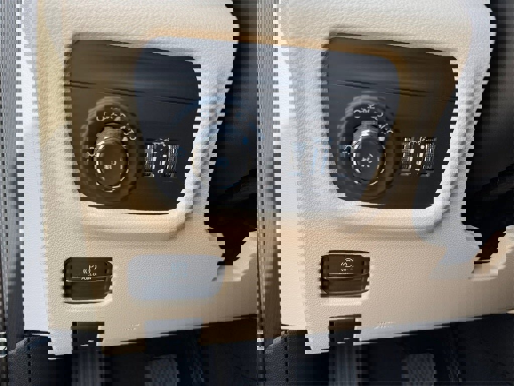 New 2025 Jeep Grand Cherokee L Limited w/ Black Appearance Package image 21