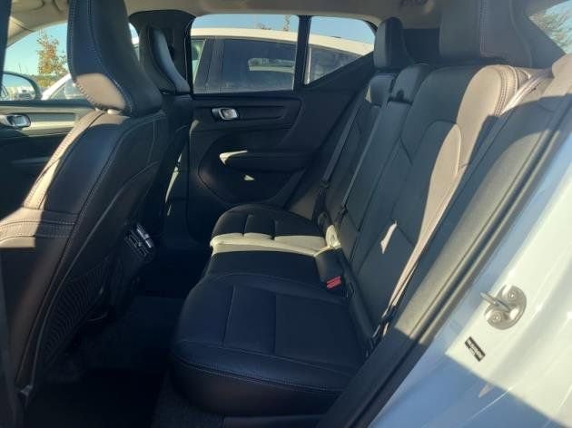 Certified 2025 Volvo XC40 B5 Core AWD/4WD image 8