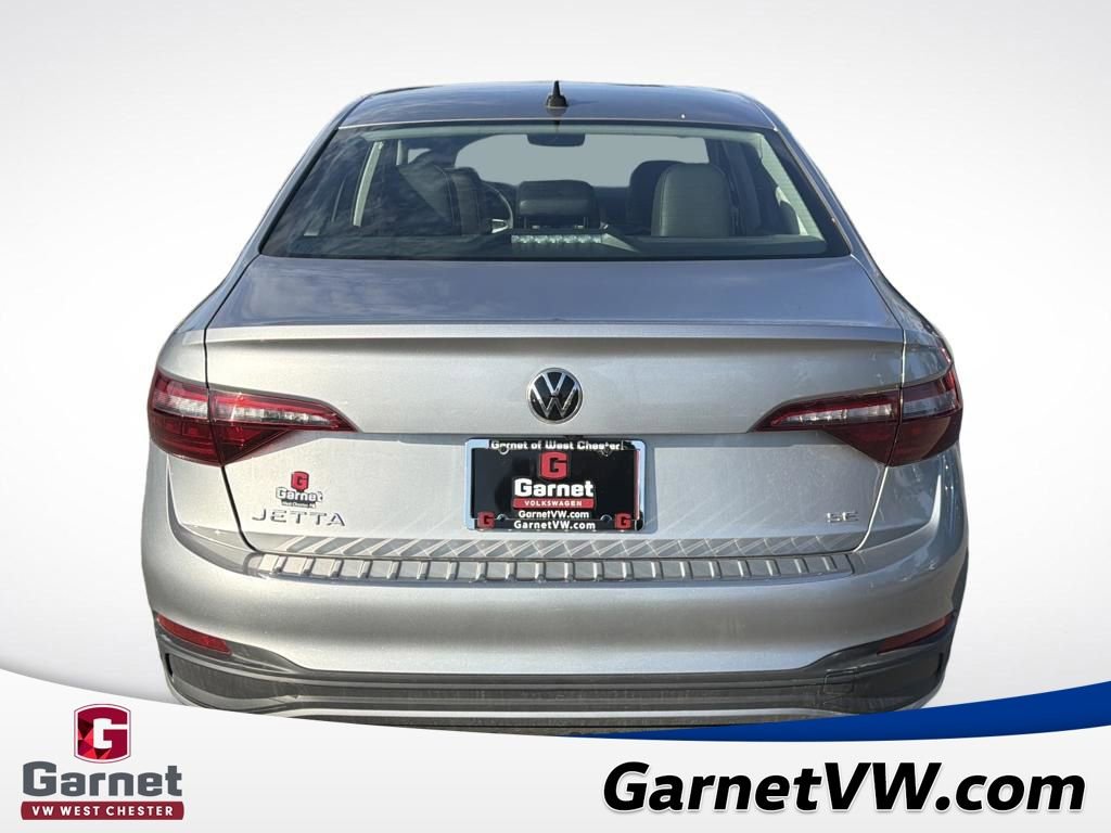 Certified 2023 Volkswagen Jetta SE image 4