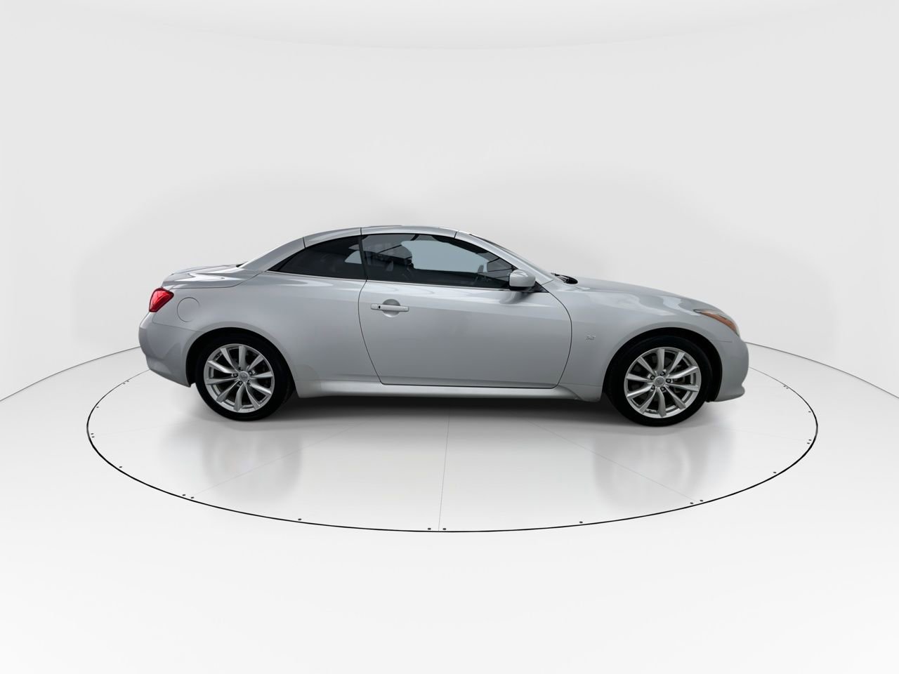 Used 2015 INFINITI Q60 Convertible w/ Premium Package image 9