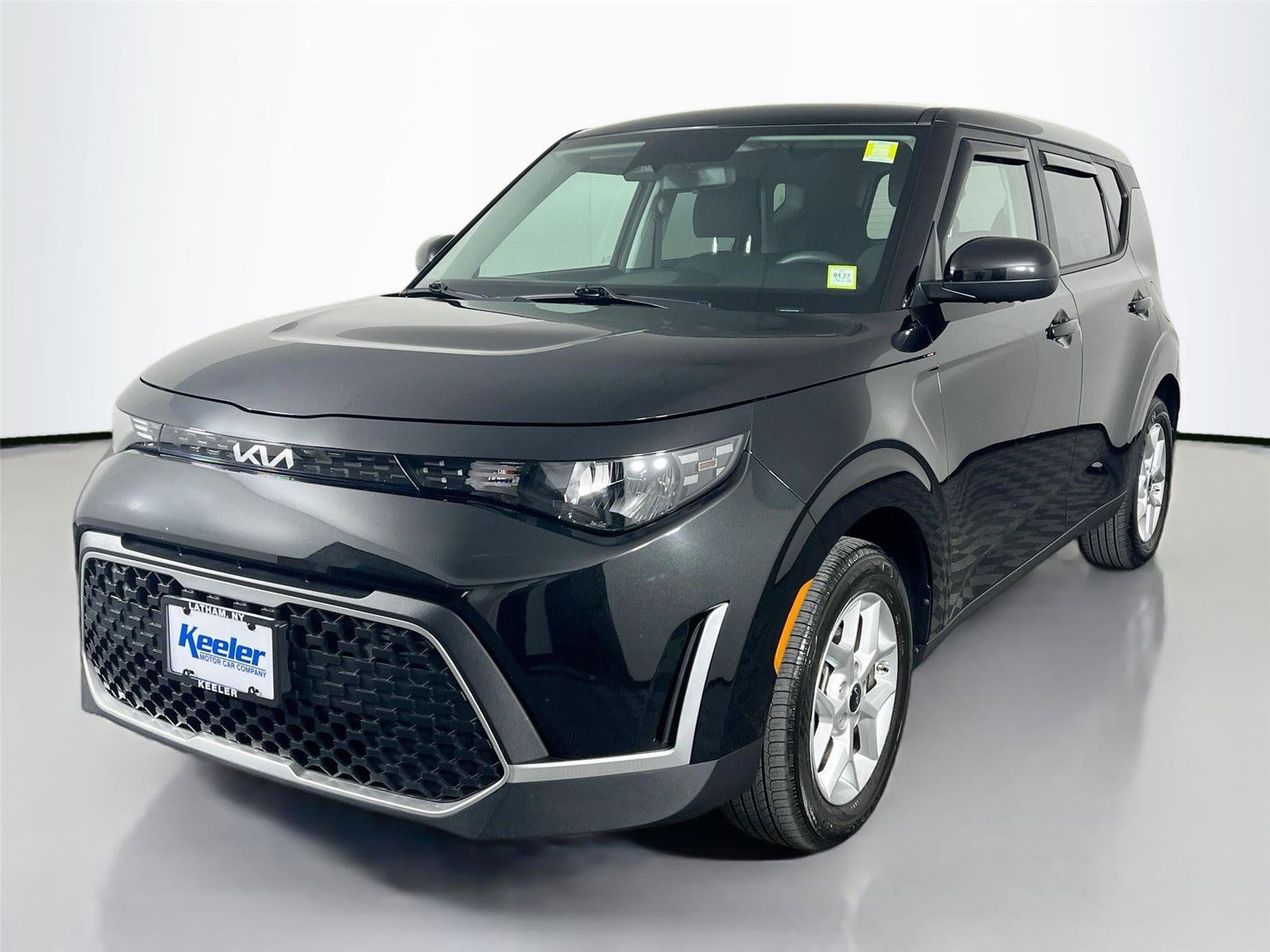 Used 2025 Kia Soul LX w/ LX Technology Package FWD image 2