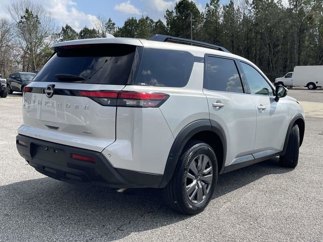 Used 2025 Nissan Pathfinder SV image 3