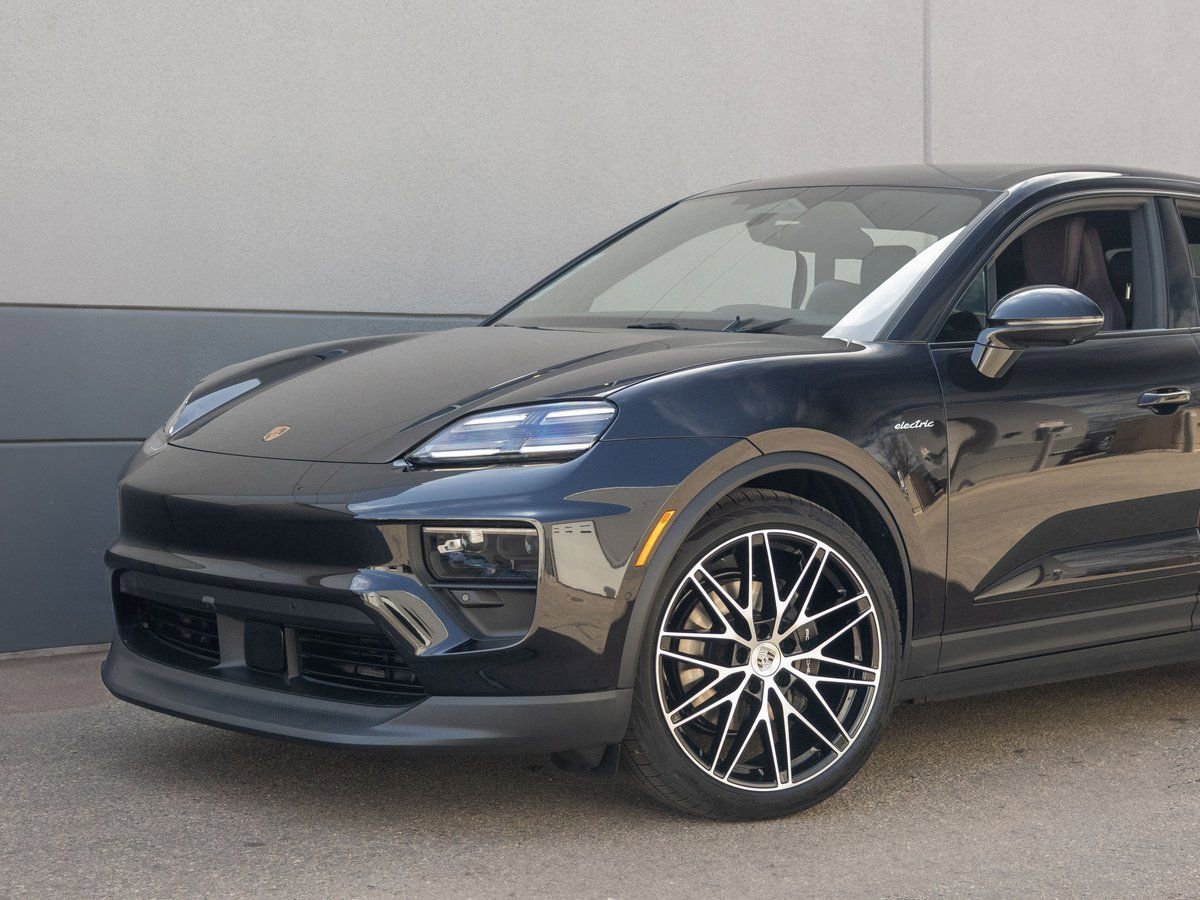 New 2025 Porsche Macan 4 Electric image 6