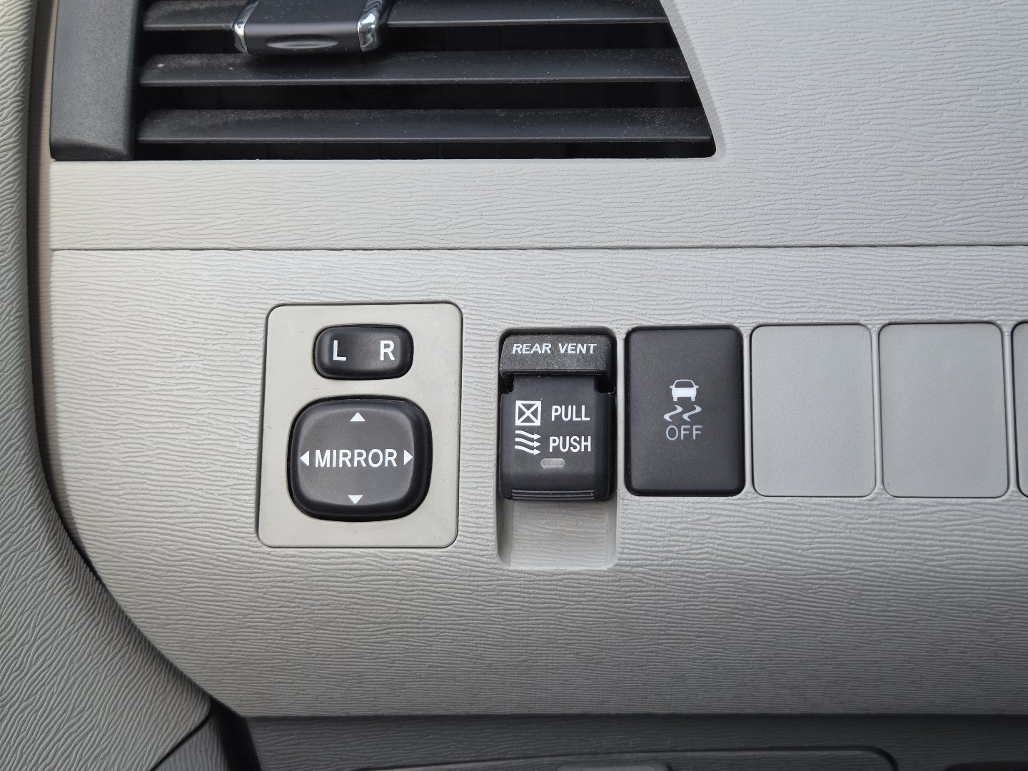 Used 2013 Toyota Sienna XLE FWD image 31