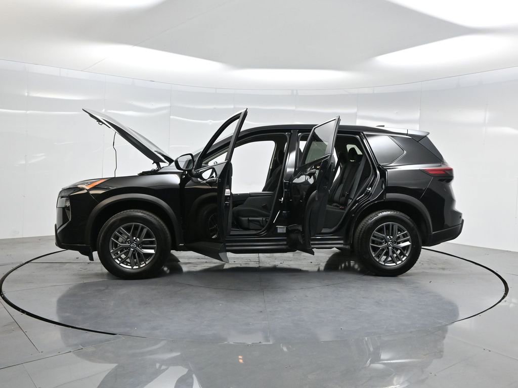 Used 2024 Nissan Rogue S image 44