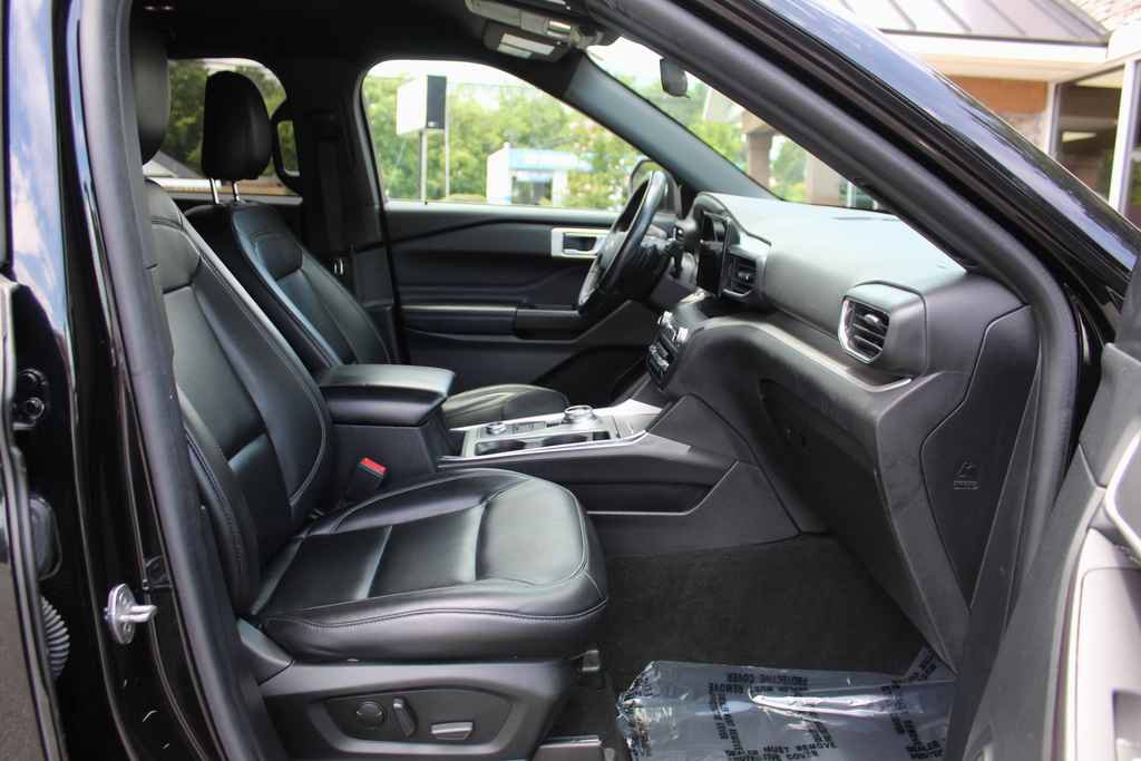 Used 2020 Ford Explorer XLT w/ Equipment Group 202A AWD/4WD image 33