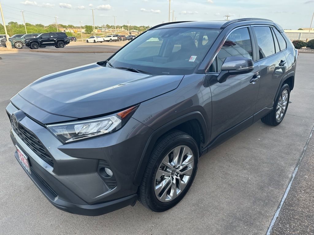 Used 2021 Toyota RAV4 XLE Premium image 3