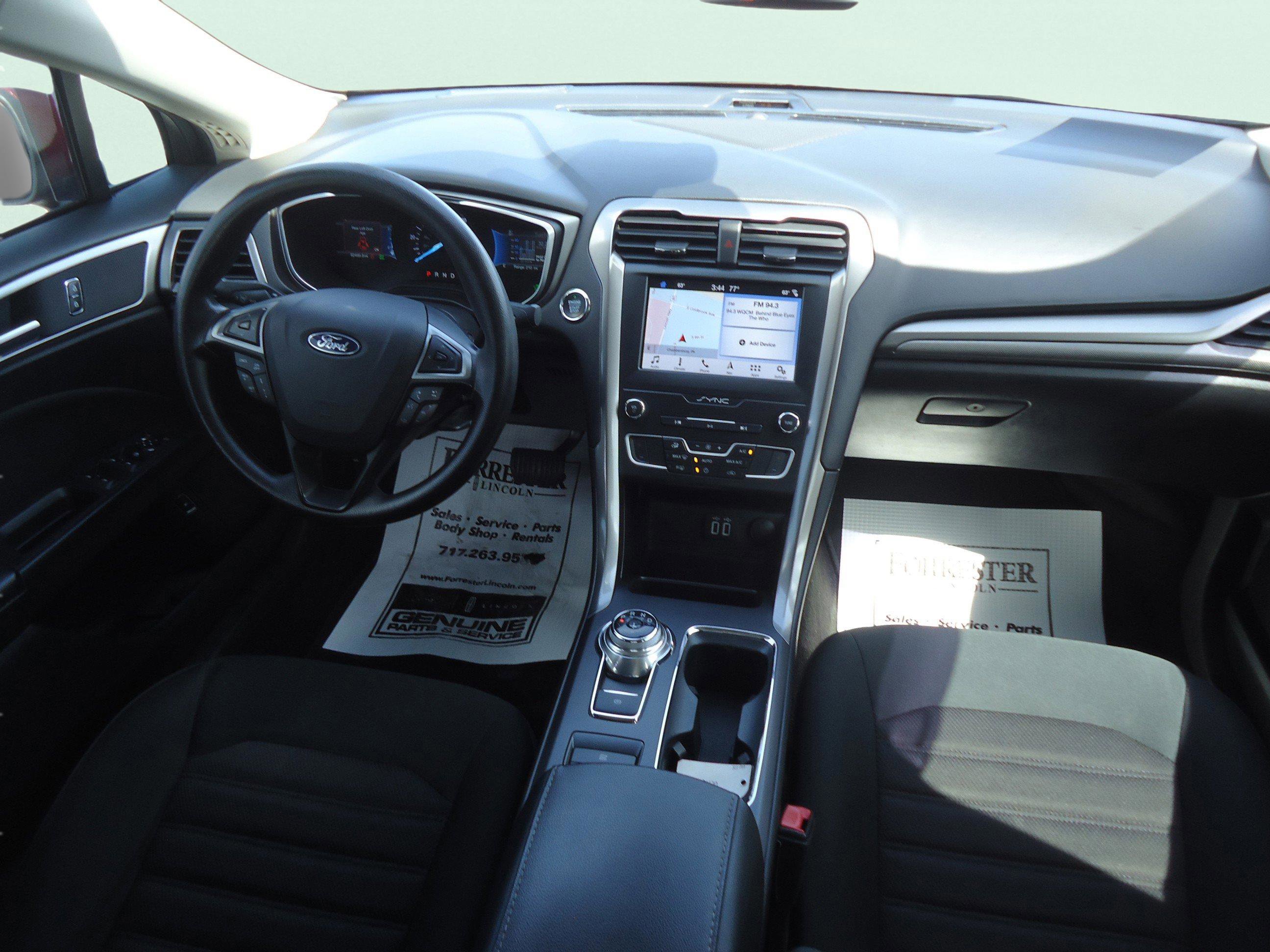 Used 2019 Ford Fusion SE FWD image 10