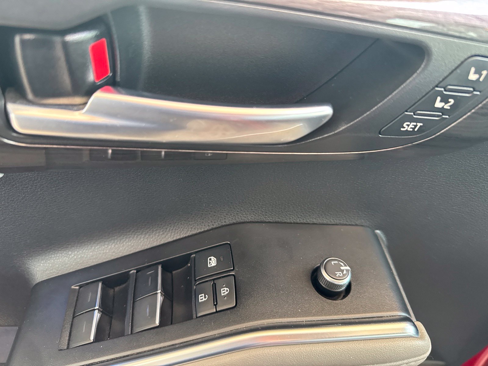 Used 2022 Toyota Highlander Limited FWD image 6