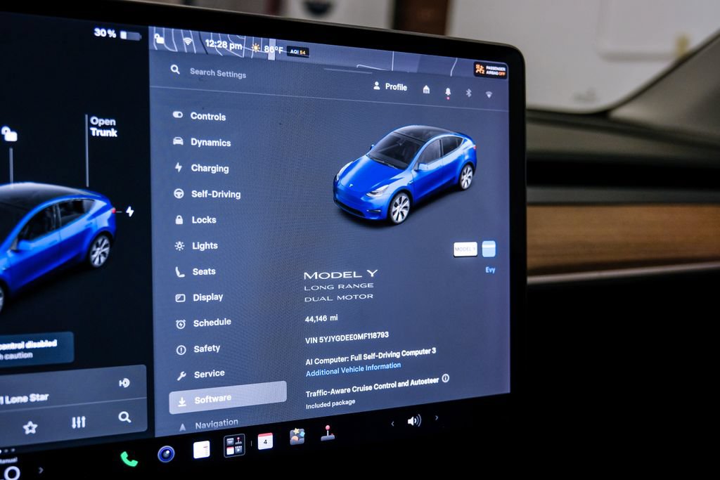 Used 2021 Tesla Model Y Long Range AWD/4WD image 22