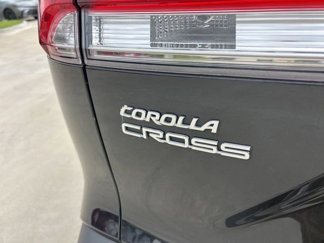 Used 2023 Toyota Corolla Cross LE FWD image 5