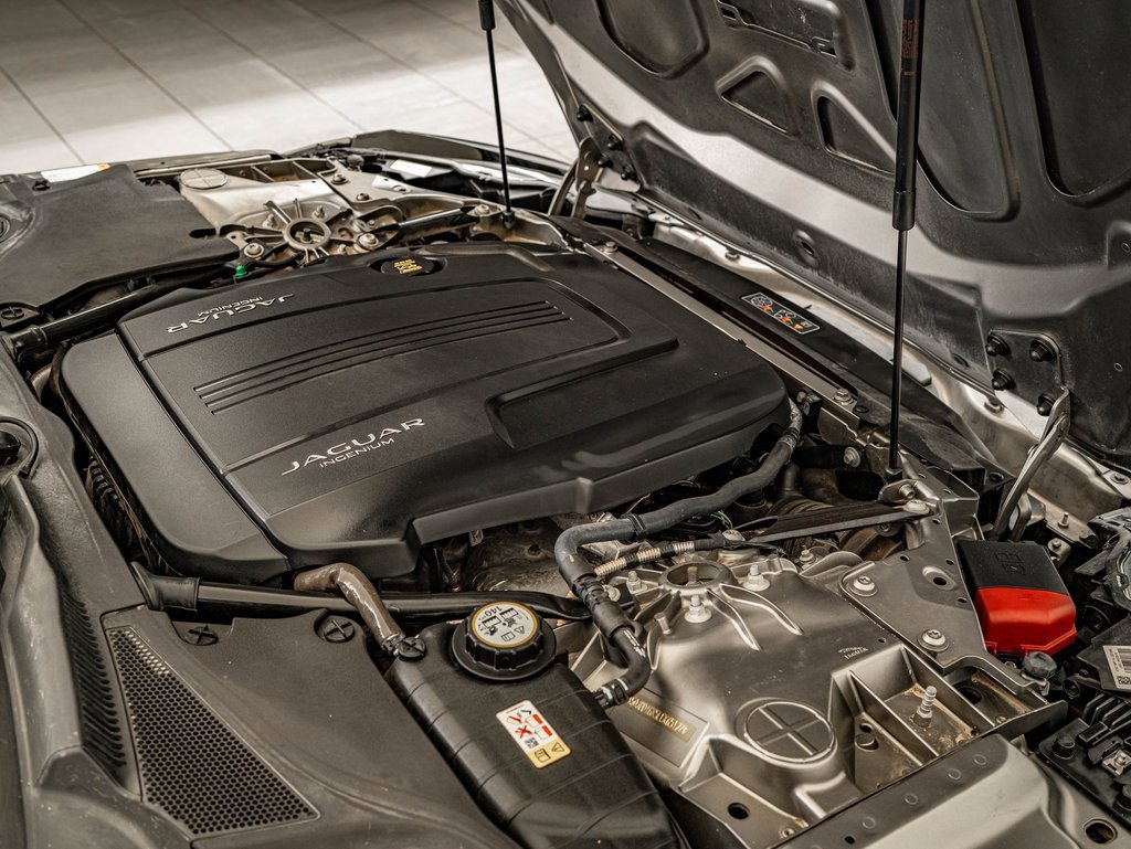 Used 2020 Jaguar F-TYPE Coupe image 39