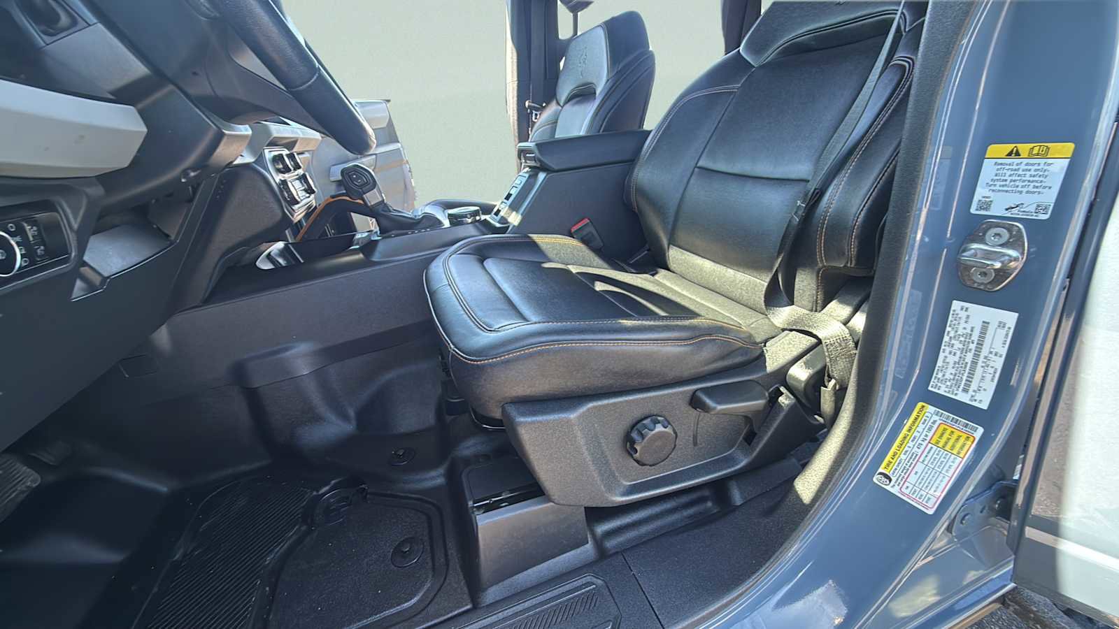 Used 2023 Ford Bronco Badlands image 16