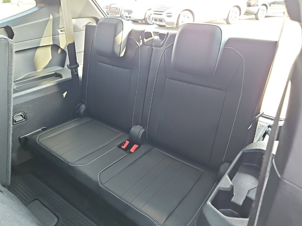 Used 2023 Volkswagen Tiguan SE R-Line FWD image 29