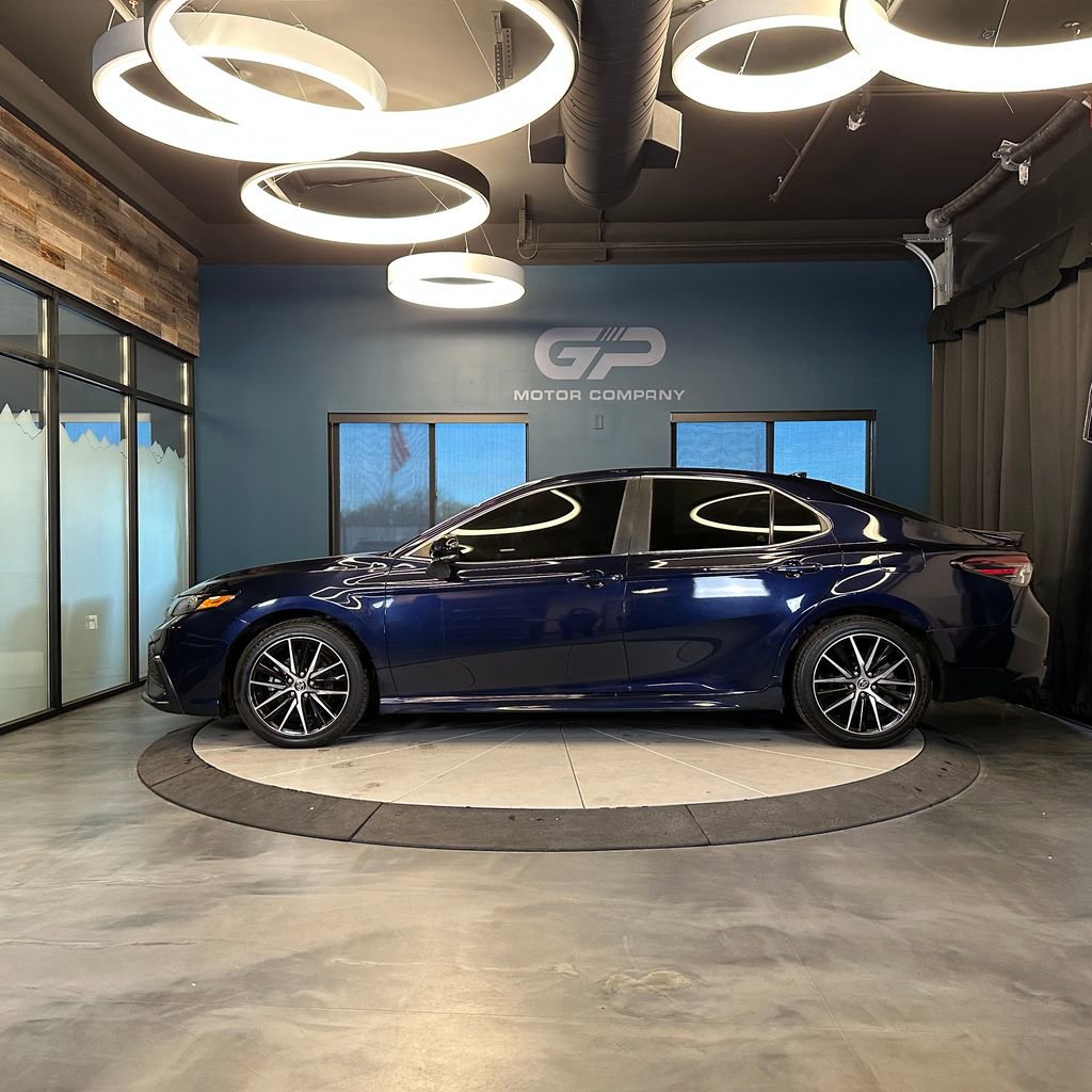 Used 2022 Toyota Camry SE image 6