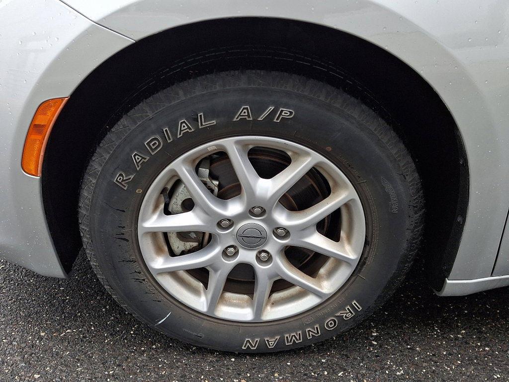 Certified 2023 Chrysler Voyager LX image 4