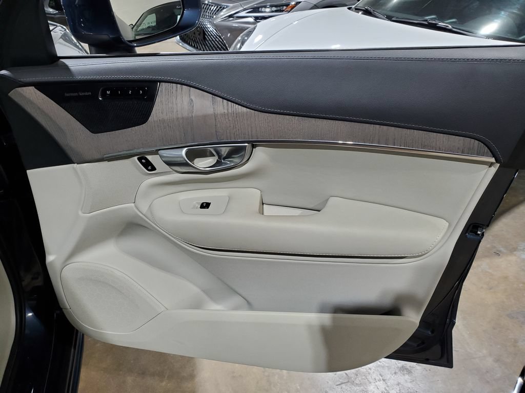 Used 2023 Volvo XC90 B6 Ultimate w/ Protection Package Premier AWD/4WD image 17